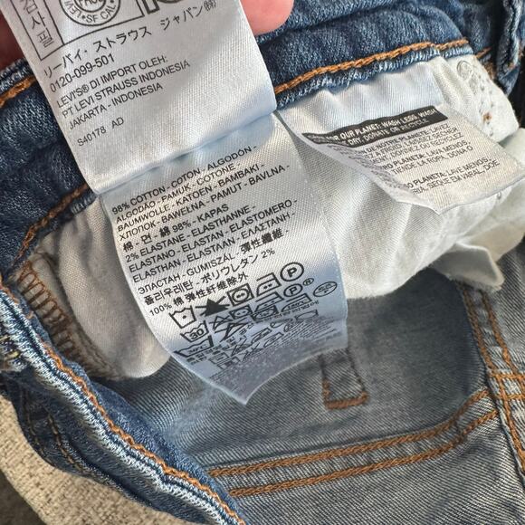 Levi's Rolled Cuff Denim Jean Shorts Women's Size 32 Waist Medium Wash - Picture 7 of 9